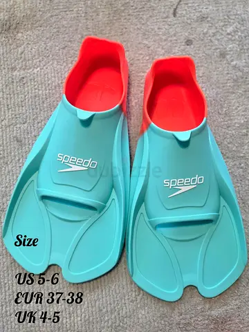 Brand New Speedo Short Swim Fins - Size US 5-6 / EUR 37-38 (Aqua/Coral)