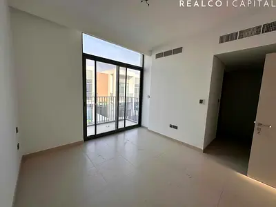 Stunning 3 Bedroom Townhouse+ Maid Room