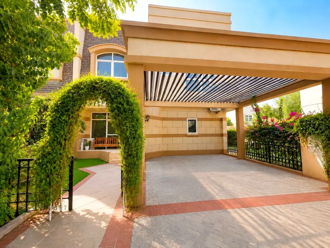 Corner Unit | 2 Living Rooms | Near to Pond Park | Near MCC