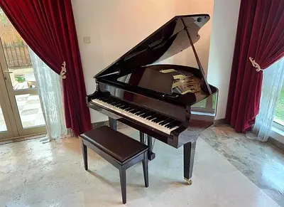 FOR SALE: YAMAHA Baby Grand Piano - With Bench - Original Luxury Villa Piece! ✅ Brand: YAMAHA - Or