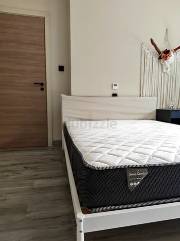 Queen size mattress with simple white bed frame - excellent condition 160x200
