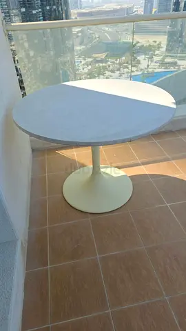 ROUND TABLE