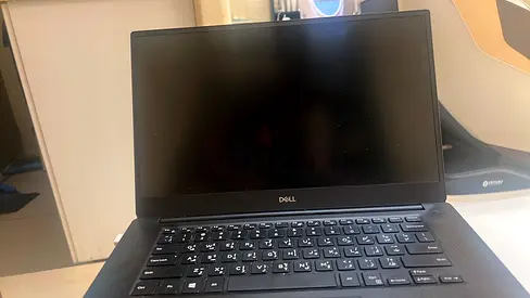 Dell  precision 5540

Intel core i5 9th generation 
8gb ram
256Gb ssd
Intel UHD graphics 630