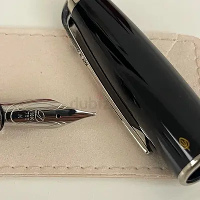 Classic black fountain pen with 18K gold nib