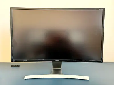 Samsung 27-inch Monitor (working perfectly)