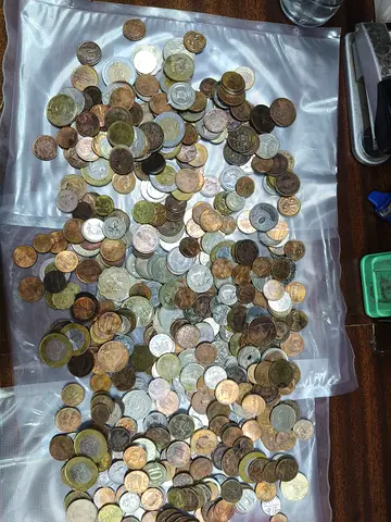 Mixed Lot of Assorted Coins – Various Countries and Years