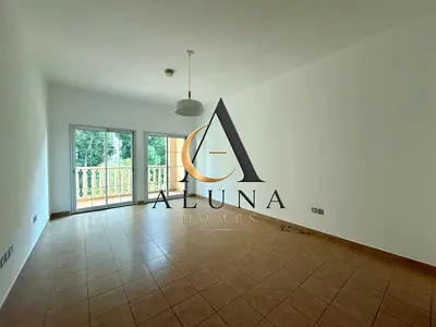 Spacious 3BR Townhouse | Park facing | Vacant