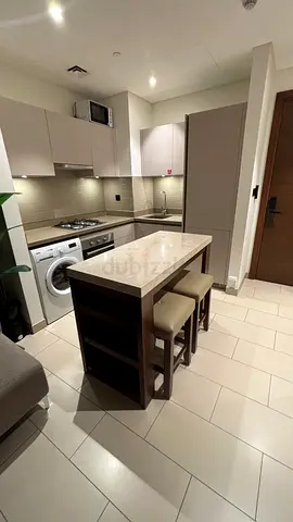 Compact kitchen island with marble top and 2 stools - good condition