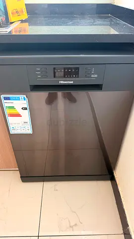 Hisense freestanding dishwasher - good condition
