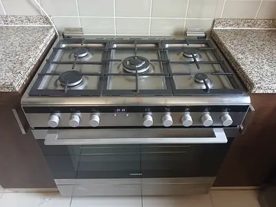 Siemens 5-burner Gas Cooker with Oven - Good Working Condition