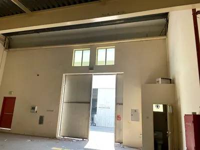 Warehouse for annual rent in the Al Sajaa area, Sharjah | Suitable for commercial or storage use |