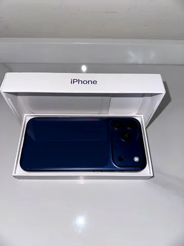 iPhone 17 Pro Max 2TB – Deep Blue – Excellent Condition – 98% Battery
