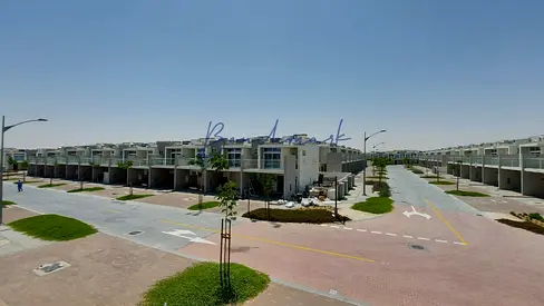 Vacant / Near Pool and Park/ Multiple Cheques