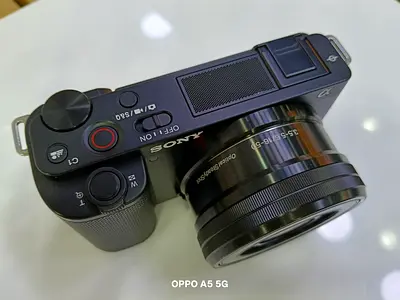 Used Sony ZV-E10 + 16-50 kit lens
