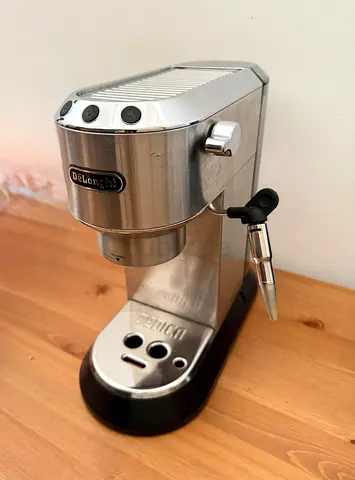 Delonghi dedica