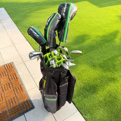 Complete set of TaylorMade golf clubs with bag. Full set 6-9Iron, PW + SW, Driver plus 2 woods. new