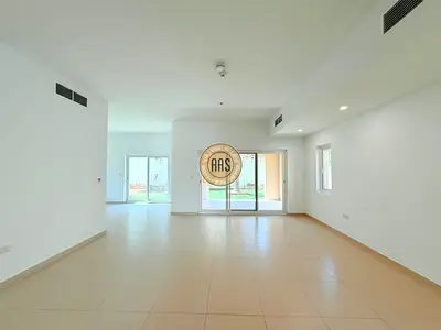 Spacious 4BR Villa with Private Garden | La Quinta