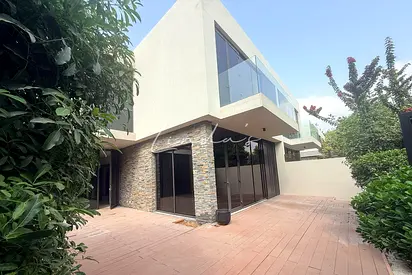 Modern Design | Private Garden | Shared Pool & Gym