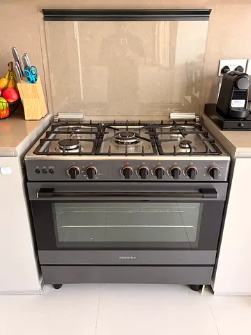 Toshiba 90x60cm Gas cooker brand new condition