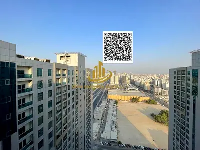 السكن في موقع حيوي، بإطلالة مفتوحة وموقف سيارة خاص، مع إيجار سنوي مناسب وطريقة دفع مريحة على 4 دفعات.