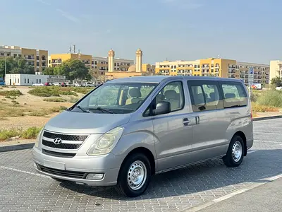 Hyundai H1 // Gcc space // 12 seats // Full Automatic //power window // Good conditions