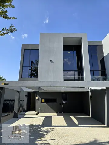 🏡🔥 فرصة مميزة في مسار الشارقة! تاون هاوس للإيجار | 3 غرف | 2,000 قدم²