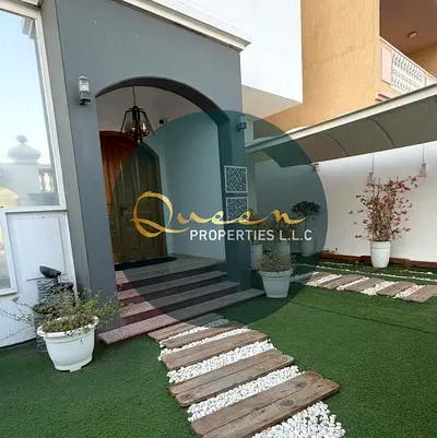 مساحة كبيرة / موقع مميز وحيوي / قريب من الخدمات والمرافق/ امتلاك صالون تجميل واسع ومجهز