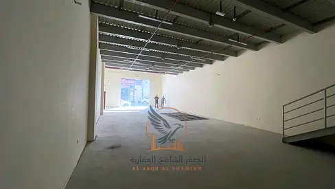 مستودع للإيجار بالجرف الصناعية 1 عجمان 3600 قدم ميزانين نظام حريق حديث