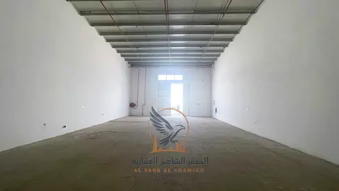مستودع للإيجار مساحة 2000 قدم نظام إطفاء حديث علي شارع رئيسي كهربا 3 فاز