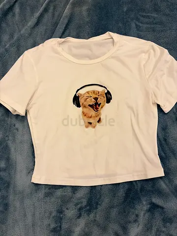 White graphic T-shirt with dog wearing headphones