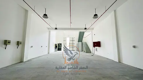 مستودع مميز للإيجار السنوي بعجمان مساحة 2675 قدم² كهرباء 40 كيلوواط
