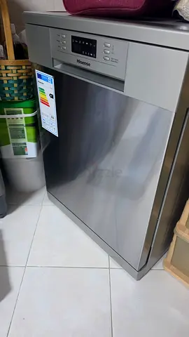 Stainless Steel Built-in Dishwasher in Good Condition