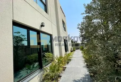 Brand New Villa | Ready 4 Beds | D Mid | Freehold
