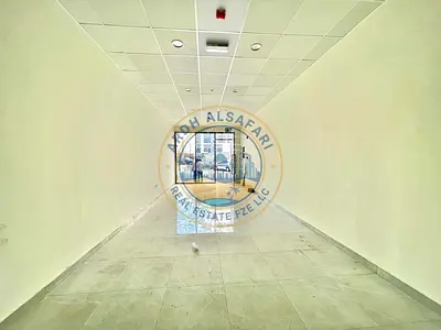 Prime location//attach bath//near to park