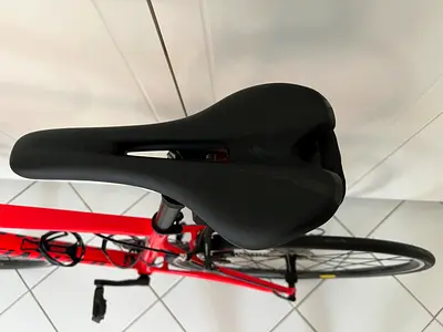 Comfort road bike saddle — lightly used ergonomic seat