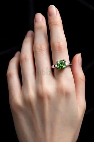 ANTIGON 18K White Gold Peridot Ring - 2200 AED - Sharjah