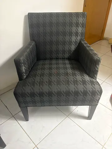 Gray houndstooth-pattern double armchair -in excellent condition