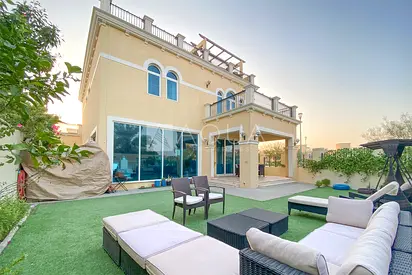 Exclusive 4 Bed | Near Park | Prime Corner Plot