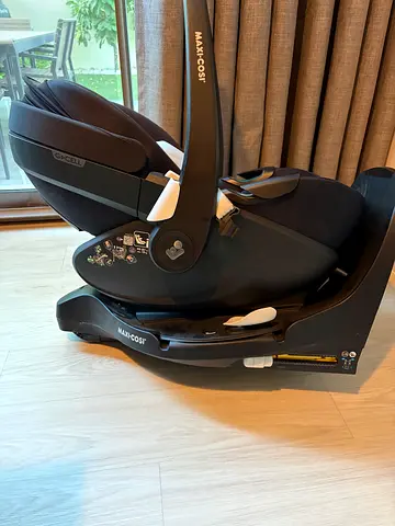 Maxi Cosi Peppels 360 with car base