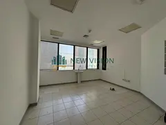 Commercial offices with free air conditioning, parking, and a prime view.