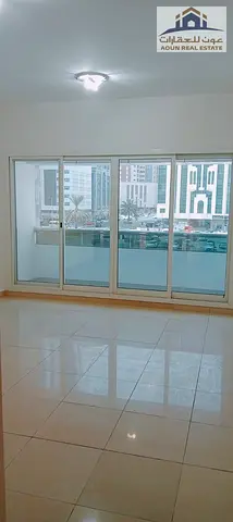 🏡 **شقة غرفتين وصالة للإيجار في المجاز 2 – الشارقة**  ✨ فرصة مميزة للسكن في موقع حيوي ومميز!  🛏️ غرفتان نوم وصالة   👗 خزانة ملابس   🌇 بلكونة كبيرة