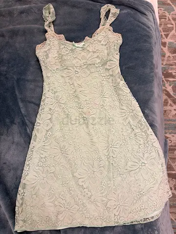 White lace sleeveless summer dress — size unknown
