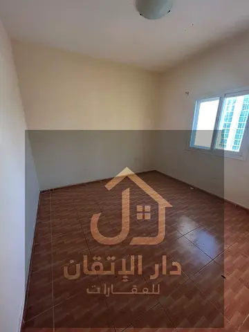 أرخص وأجمل شقه عائليه للايجار السنوي في الشارقه المجره غرفه وصاله تكييف مركزي موقع مميز بالقرب من الكورنيش