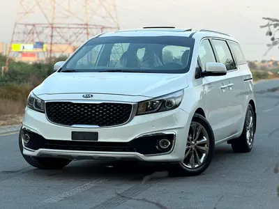 2017 Kia Carnival EX Gcc Top Of The Line Full Option