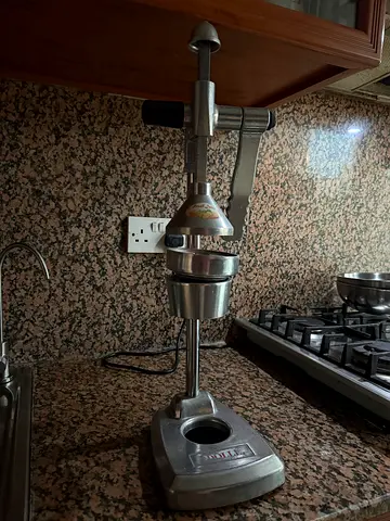 Manual/Lever Commercial Citrus Juicer - Heavy Duty Stainless Steel not used once