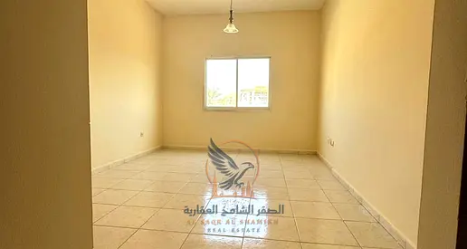 استوديو للإيجار السنوي في شارع المرور القديم – قريب من جراند مول وشارع خليفة | مساحة ممتازة | خزائن حائط