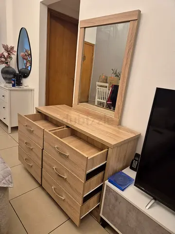 Dressing Table in very good condition size width120xheight75xdepth35 with mirror height 75+103=178cm