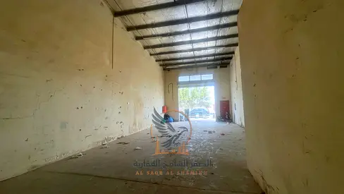 مستودع للإيجار في الجرف الصناعية 1 عجمان 1650 قدم مربع على شارع رئيسي مناسب للأنشطة التجارية والصناعية