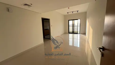 شقه غرفتين وصاله مع جيم وخزائن حائط وبلكونه وغرفه ماستر مساحه كبيره في برج فخم بتشطيبات سوبر لوكس