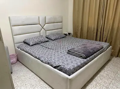 King size bed - 400 (no mattress)